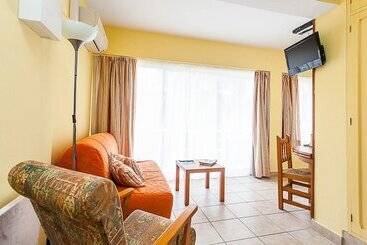هتل Hostal Doris   Adults Only