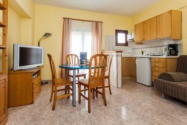 هتل Hostal Doris   Adults Only