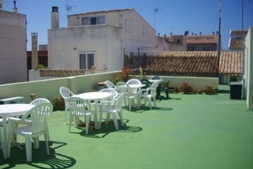 هتل Hostal Doris   Adults Only