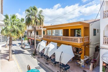 هتل Hostal Doris   Adults Only