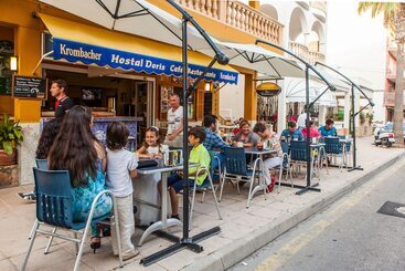هتل Hostal Doris   Adults Only