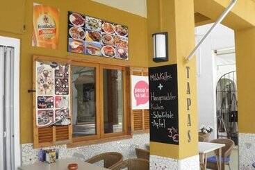 هتل Hostal Doris   Adults Only