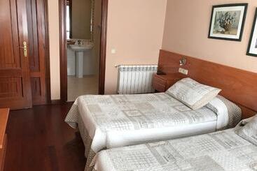 هتل Hostal La Frontera