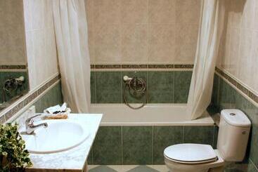 هتل Hostal La Noria