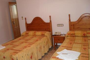 هتل Hostal La Paz