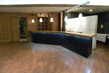 هتل Hostal Las Fuentes