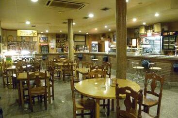 هتل Hostal Las Fuentes