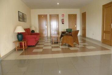 هتل Hostal Las Fuentes