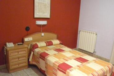 هتل Hostal Las Fuentes