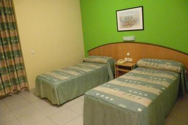هتل Hostal Las Fuentes