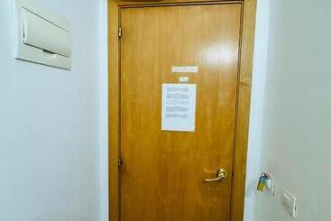 هتل Hostal Mont Thabor
