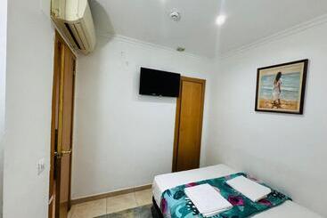 هتل Hostal Mont Thabor