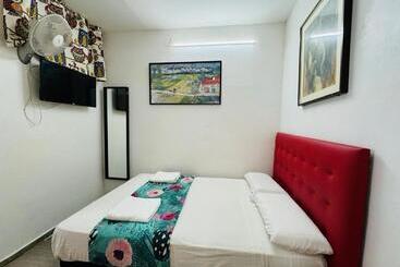 هتل Hostal Mont Thabor