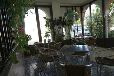 هتل Hostal Restaurante Rufino