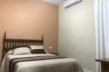 هتل Hostal Restaurante Rufino