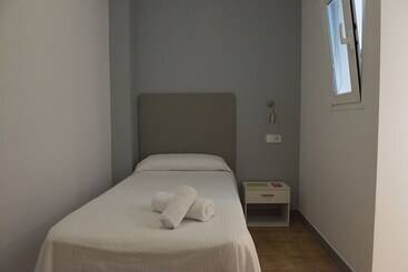 هتل Hostal Ripoll Ibiza