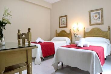 هتل Hostal Victoria