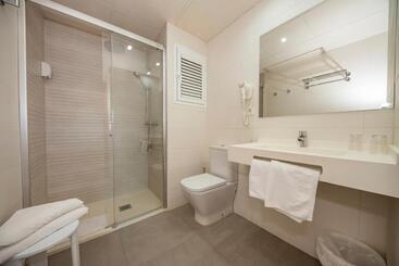 هتل Hostal Y Apartamentos Santa Eulalia