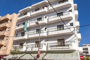 هتل Hostal Y Apartamentos Santa Eulalia