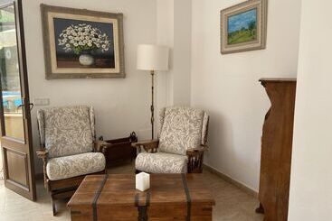 هتل Hostal Villa Rosa