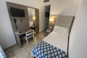 هتل Hostal Villa Rosa