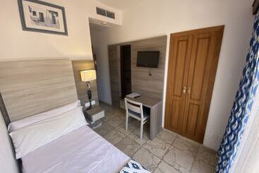 هتل Hostal Villa Rosa