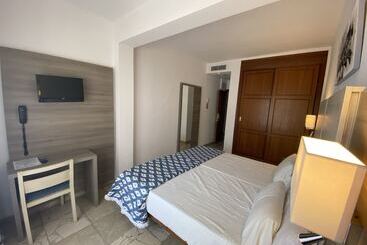 هتل Hostal Villa Rosa