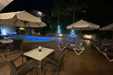 هتل Hostal Villa Rosa