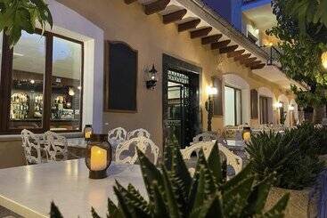 هتل Hostal Villa Rosa
