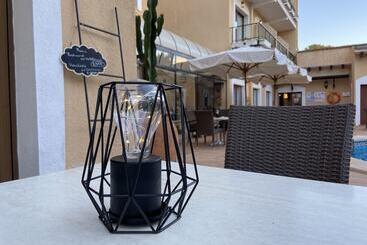 هتل Hostal Villa Rosa