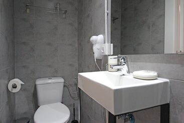 هتل Regina Selfcheckin Smart Rooms