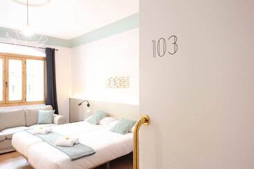 هتل Regina Selfcheckin Smart Rooms