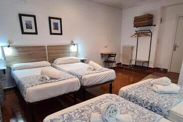 هاستل Hostal Santa Barbara