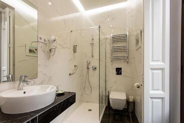 Hostal Manuela By Gaiarooms