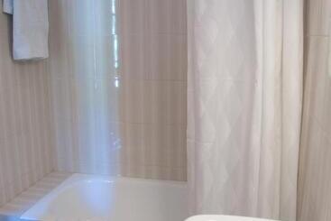 مسافرخانه Sol I Neu