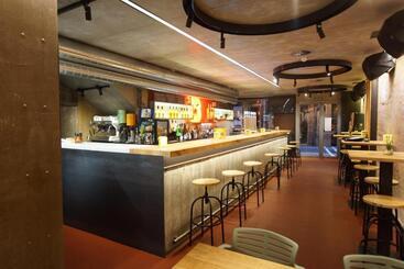 هتل Bearan Bar & Rooms