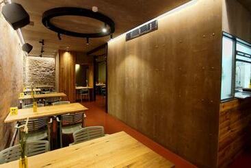 هتل Bearan Bar & Rooms