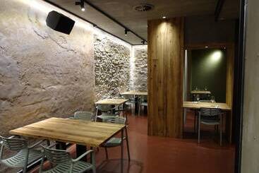 هتل Bearan Bar & Rooms