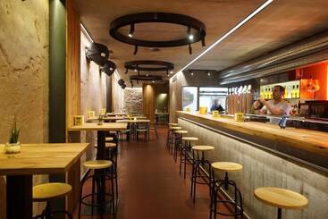 هتل Bearan Bar & Rooms