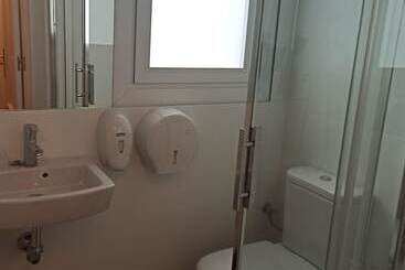 هتل Bearan Bar & Rooms
