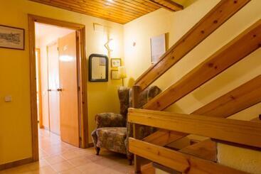 هتل Hostal Aiguamog