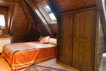 هتل Hostal Aiguamog