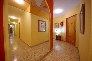 هتل Hostal Azahara