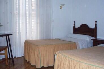 هتل Hostal Castilla