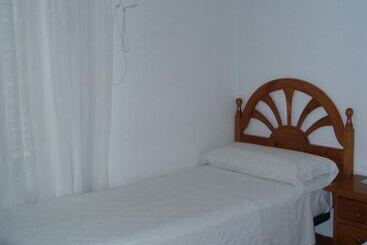 هتل Hostal Castilla