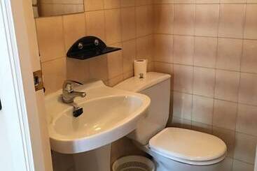 هتل Hostal Cervantes