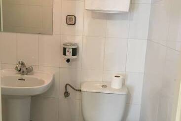 هتل Hostal Cervantes