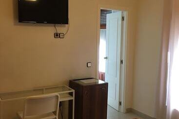 هتل Hostal Cervantes