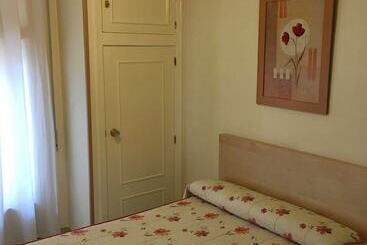 هتل Hostal Cervantes