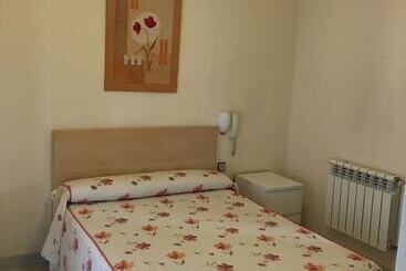 هتل Hostal Cervantes